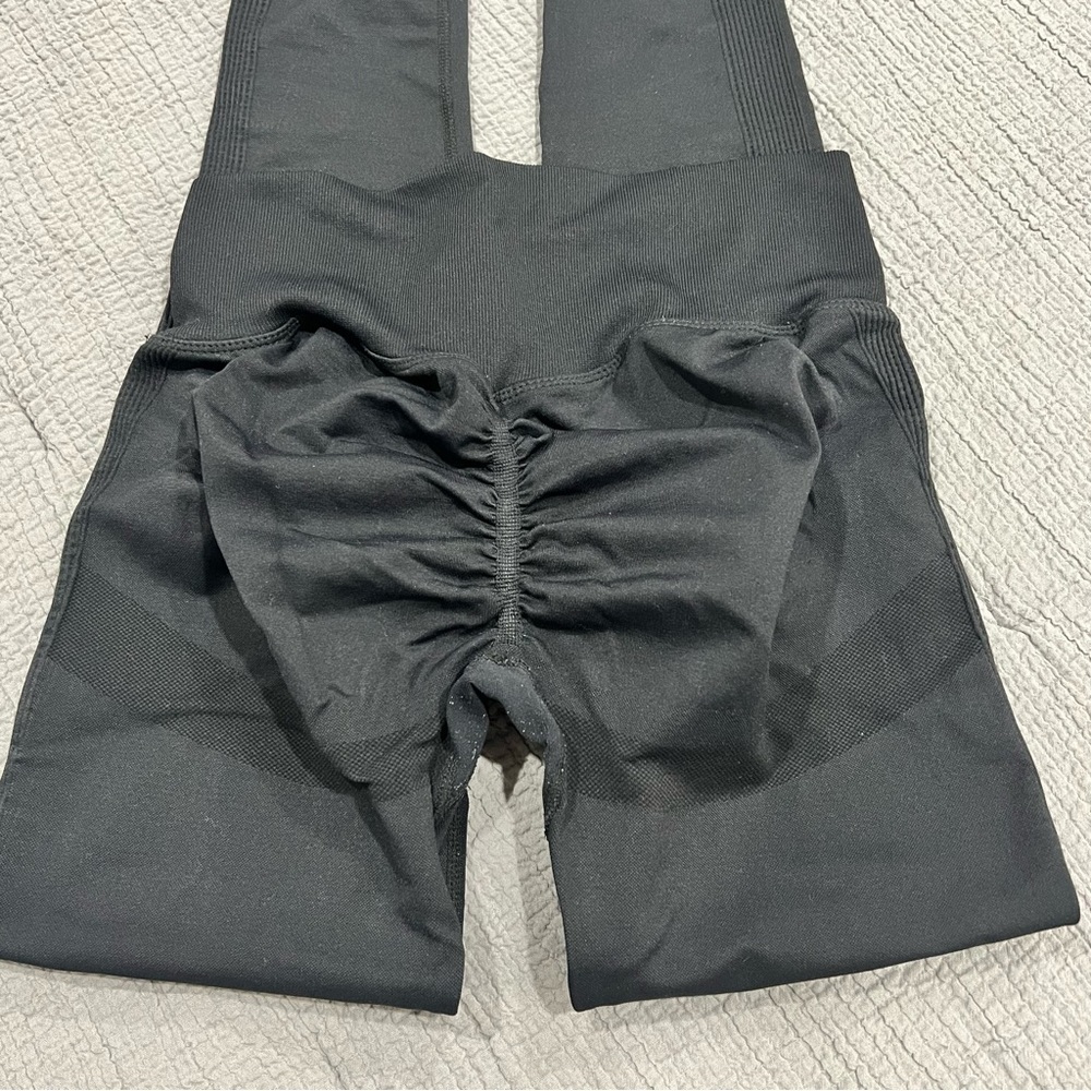 Women’s Show off the booty leggings size large - Picture 4 of 5